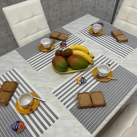 ヴェンティミーリアCasa Eleonora: A 5 Min Dal Mare + Free Parkingアパートメント エクステリア 写真