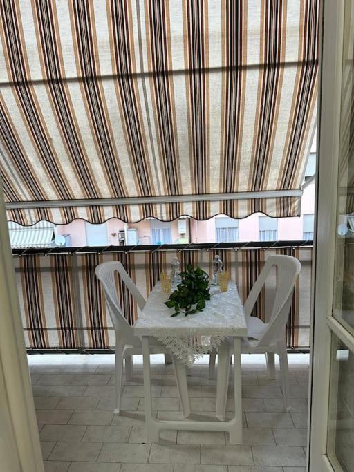 ヴェンティミーリアCasa Eleonora: A 5 Min Dal Mare + Free Parkingアパートメント エクステリア 写真